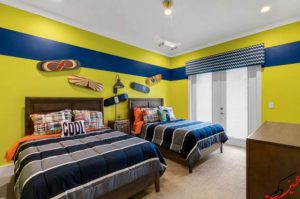 ترکیب رنگ زرد و آبی در دکوراسیون اتاق خواب